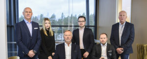 RL-Trans is a second and third generation family company. From the left Matt s Lindedahl, Jennica Lindedahl, Mikael Lindedahl, Mathias Lindedahl, Andreas Lindedahl and Ulf Lindedahl.