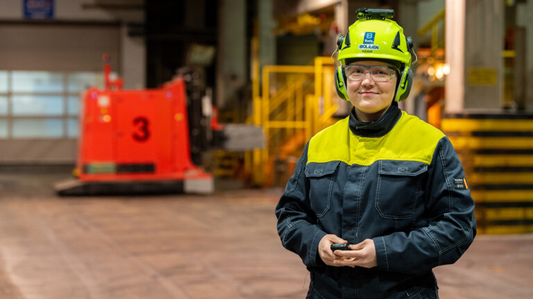 Boliden Kokkola's Operating Engineer Anna Mäkelä pictured at the company's factory with an automated guided vehicle in the background.