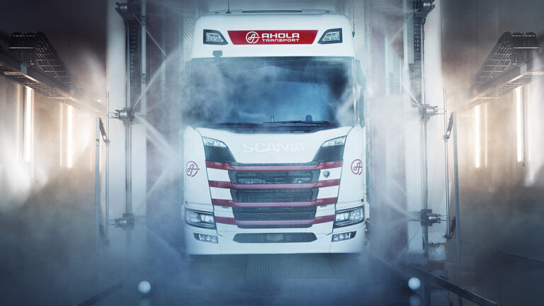 A Scania truck being washed in Ahola's new automated truck wash.