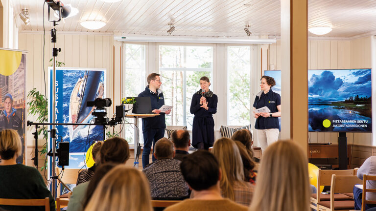 Three people giving a presentation at the Sustainable Branding Days event.