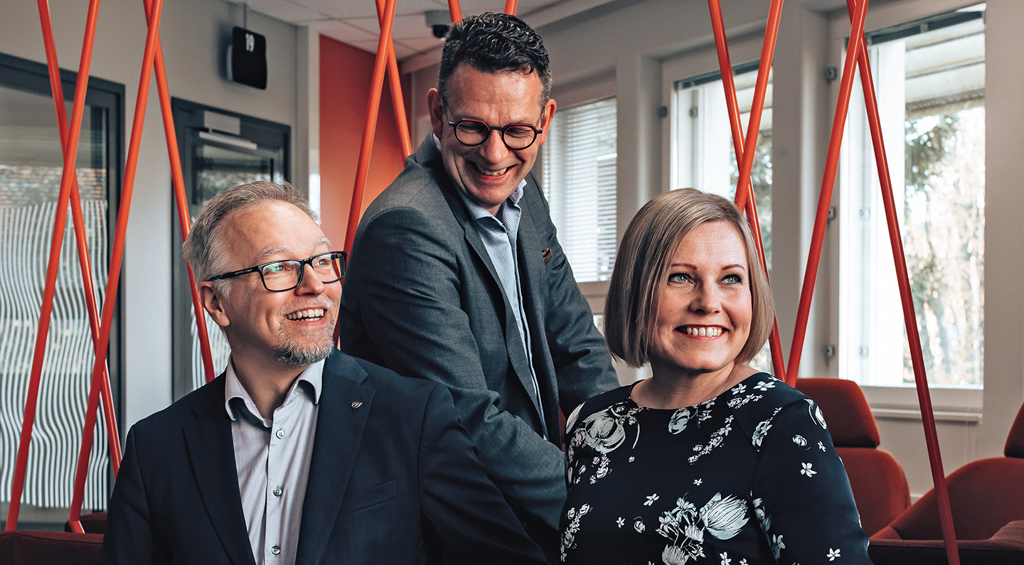 ELY Centre Ostrobothnia's Director General Timo Saari and Chief of Economic Development Terhi Mäkinen with Mika Palosaari, Director of TE Services Ostrobothnia.
