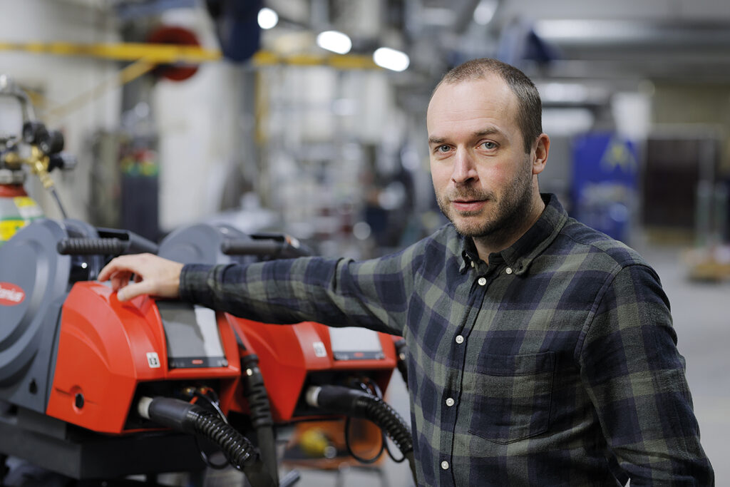 Daniel Sundqvist, CEO of Fineweld pictured in the company’s workshop. Machinery in the background.