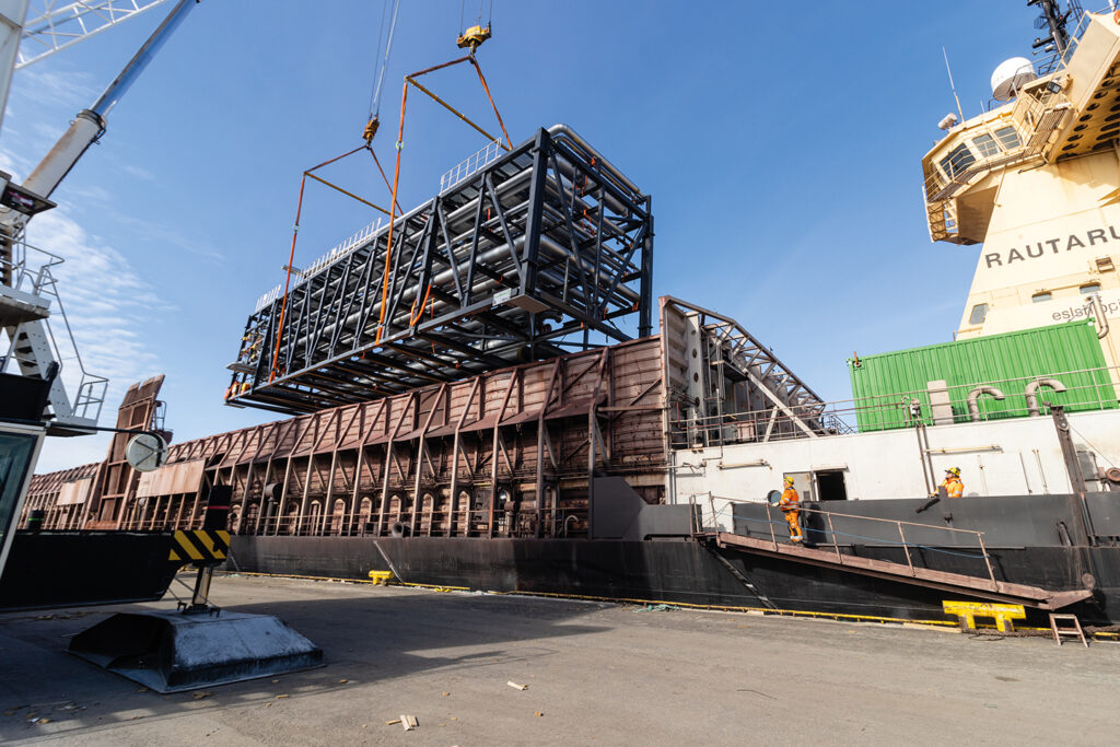 Fineweld’s large modules are being loaded onto a ship.