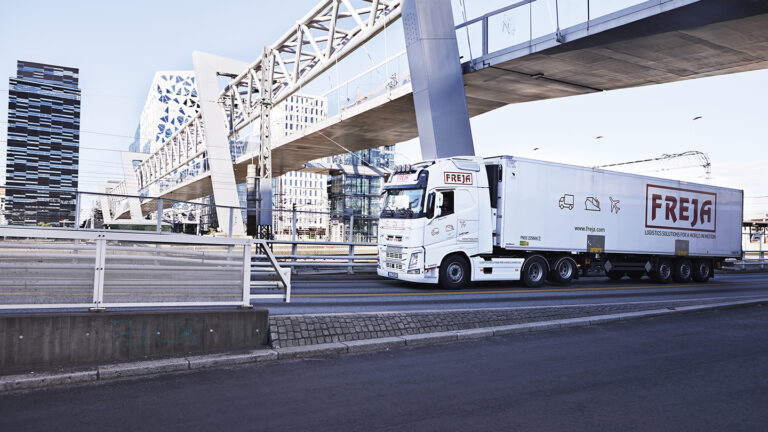 One of FREJA’s trucks on the road, in the middle of a delivery.