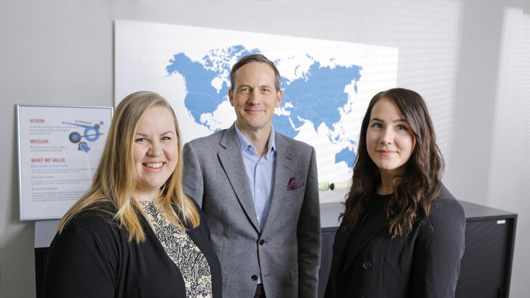 Herrmans Bike Components’ Operational Excellence & Sustainability Developer Sari Noromies, CEO Dan Liljeqvist, and Purchaser Elina Högkulla.