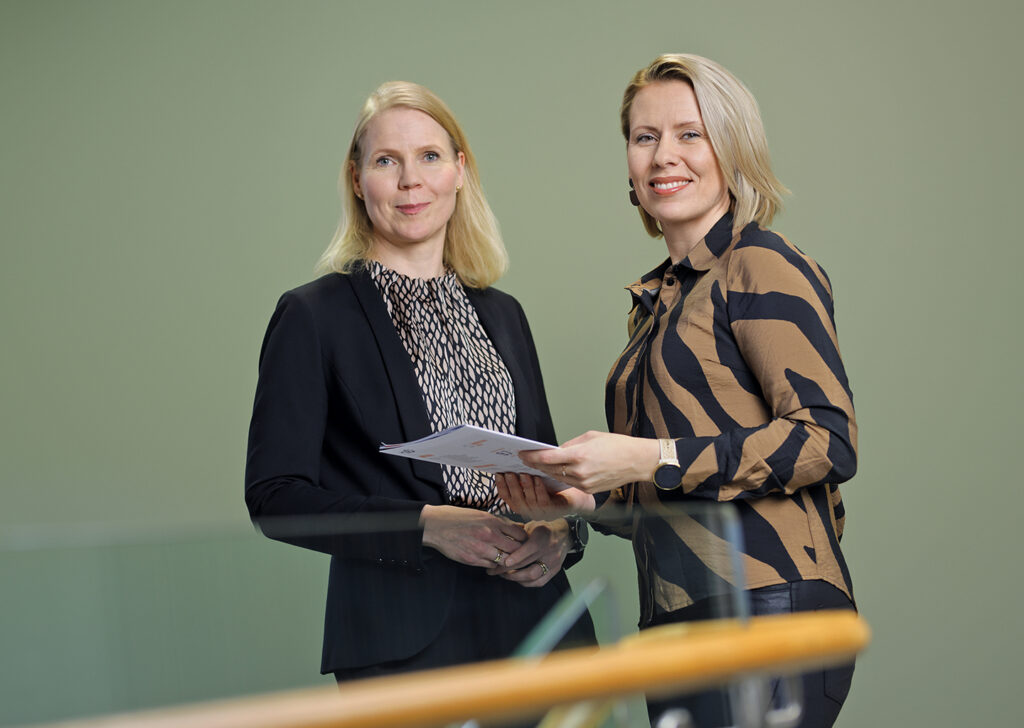 KIP Association’s Chairman of the Board and Boliden Kokkola’s HR and HSQ Manager Tarja Halonen with Kokkola Industrial Park’s Executive Director Johanna Hylkilä.