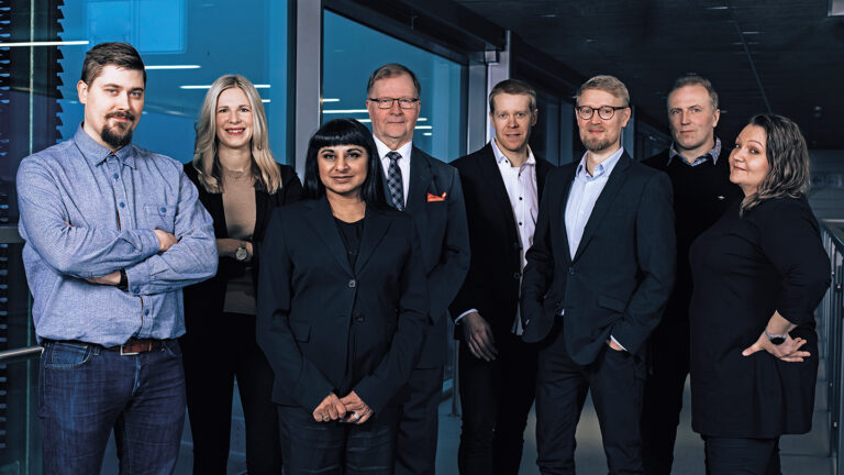 Kvarken Ports' CEO Teijo Seppelin, Development Director Tommi Tuominen, and Traffic Manager Kristian Mäki-Jussila pictured with Taina Nabb and Jan-Peter Viklund from Kvarken Ports, Jessica Ekström and Joonas Haapala from the City of Vaasa, and Anna Måtts-Fransén from VASEK.