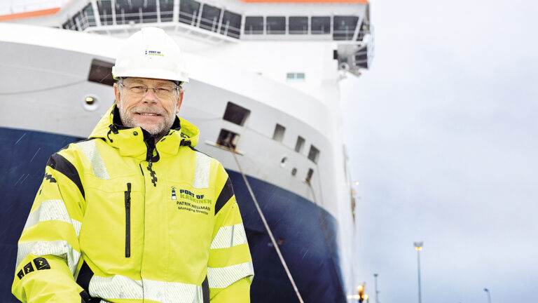 Port of Kaskinen's CEO Patrik Hellman standing in front of a ship in the port.