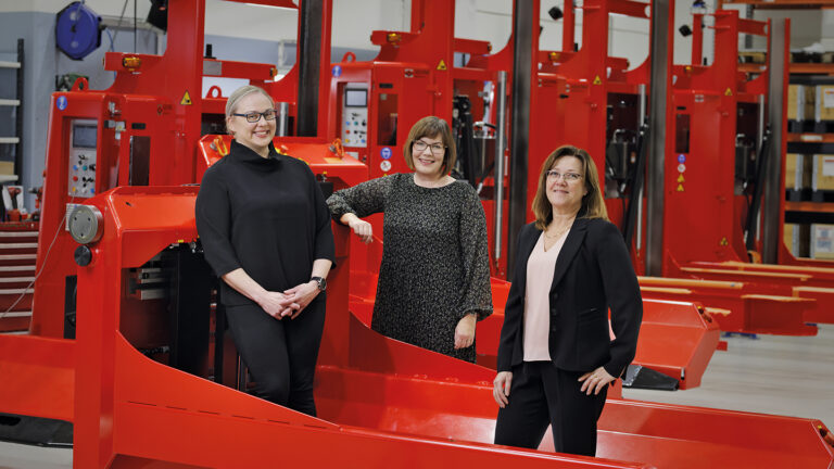 Solving’s Quality Manager Jenny Valo, Deputy MD Malin Helala, and Marketing Manager Ullamay Borgmästars, at a factory.