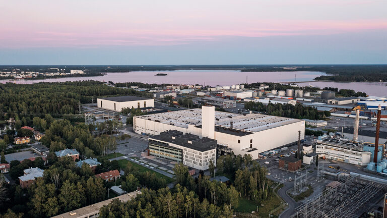 Wärtsilä’s Sustainable Technology Hub photographed from the air. In the background is the sea.