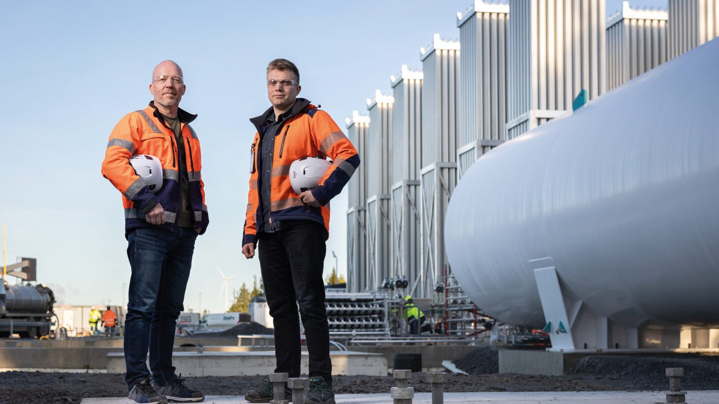 Jonny and Tobias Asplund with Kokkolan Energia’s LNG terminal in the background.