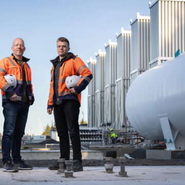 Jonny and Tobias Asplund with Kokkolan Energia’s LNG terminal in the background.