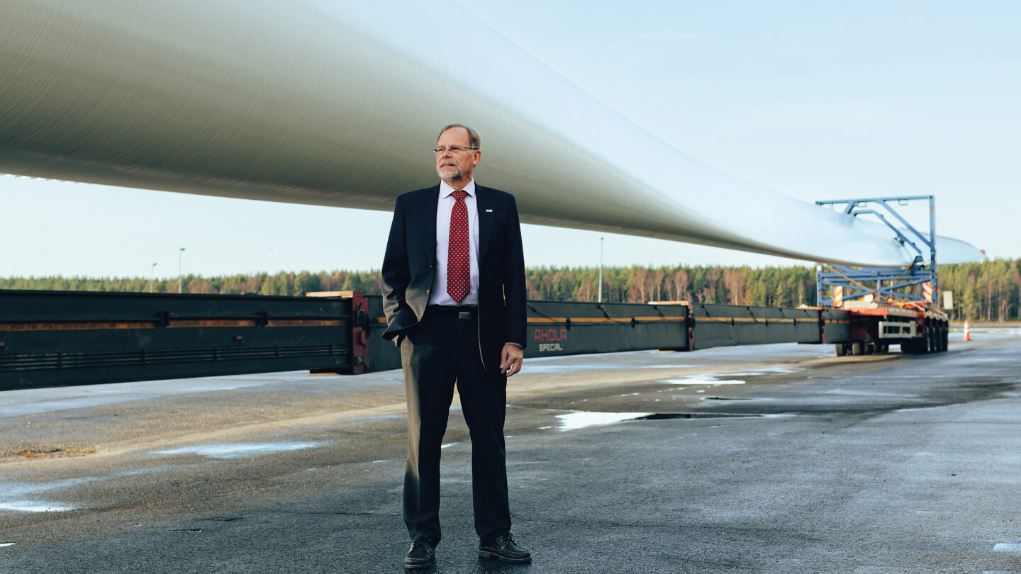 Patrik Hellman pictured in front of a wind turbine blade stored in the Kaskinen port.
