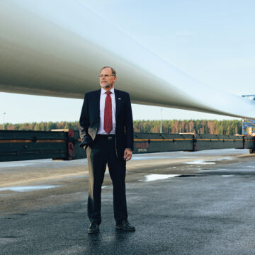 Patrik Hellman pictured in front of a wind turbine blade stored in the Kaskinen port.