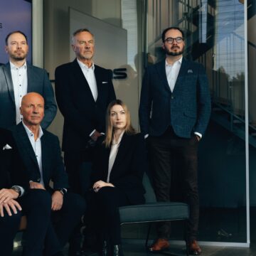 Andreas Lindedahl pictured with RL-Trans' Business Administration team.
